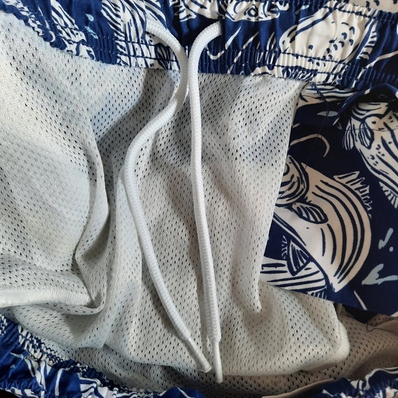 Vineyard Vines Chappy Swim Trunks Blue White Fish Print Mesh Lined Swim Shorts - Picture 9 of 11